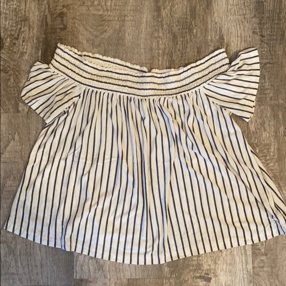 Off the shoulder American eagle top